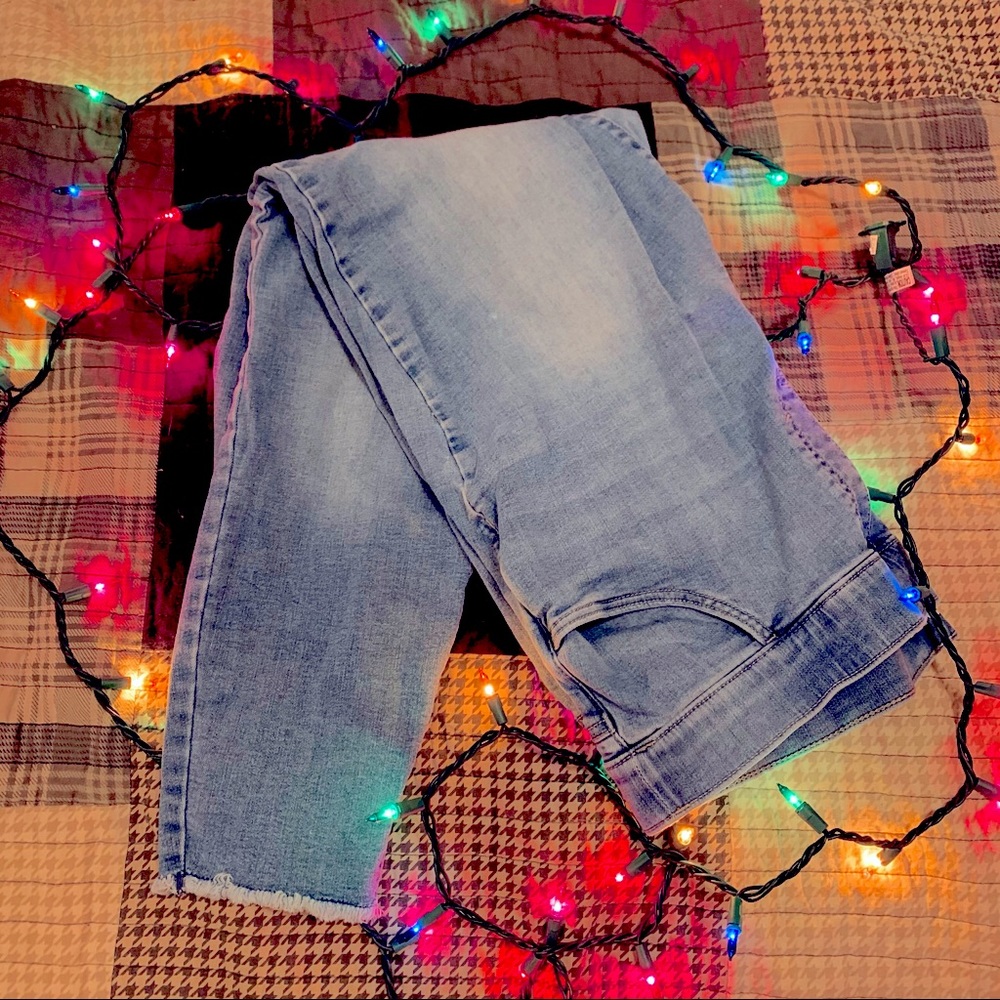 Medium Wash Jeans 💙